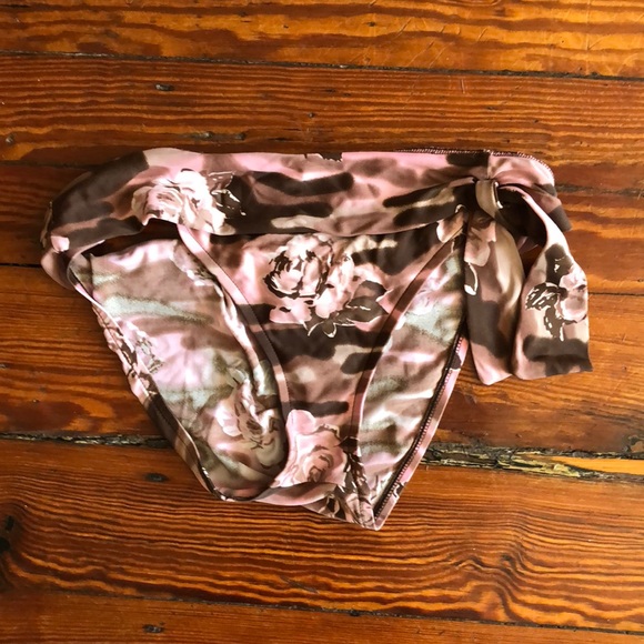 Bebe string bikini separates - Picture 2 of 5